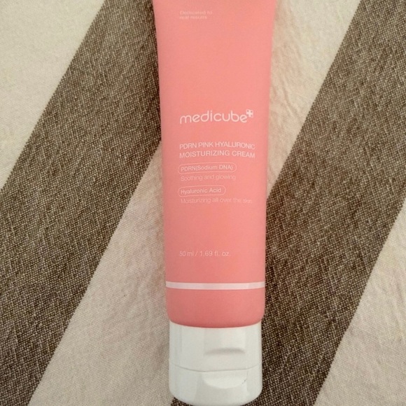 Medicube Other - Medicube PDRN Pink
Hyaluronic Moisturizing
Cream 50ml